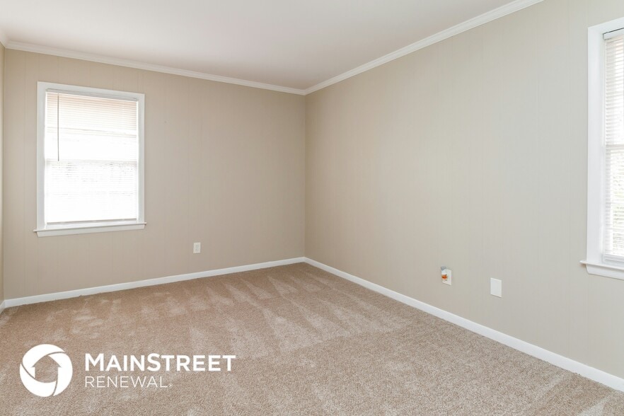 Building Photo - 892 Oak Dr