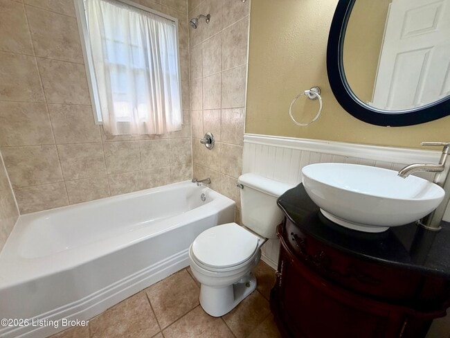 Building Photo - 6216 Hillcrest Ct