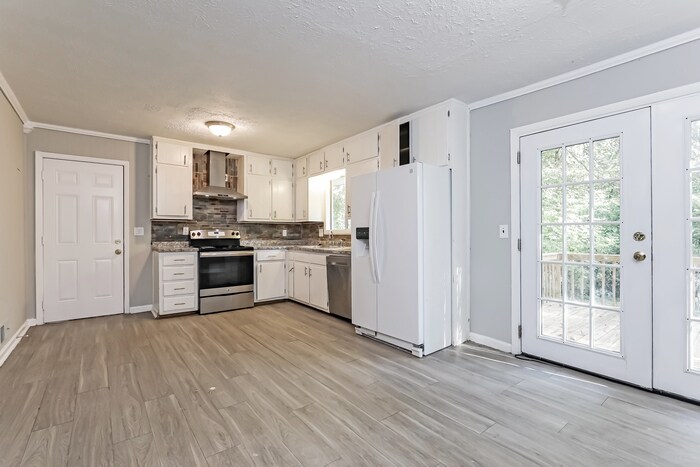 Building Photo - 203 Lucan Way