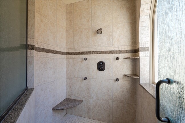 Building Photo - 538 Villa Dr