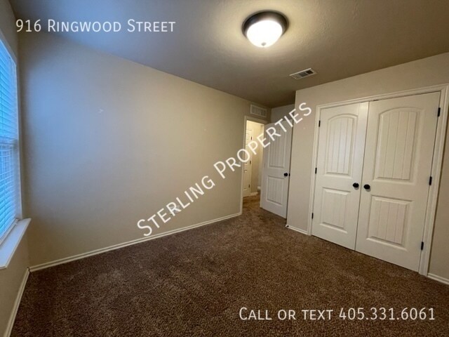 Building Photo - 916 Ringwood St