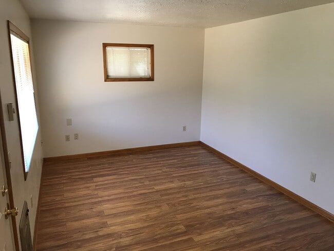 Interior Photo - 086-Friendship Court Apartments