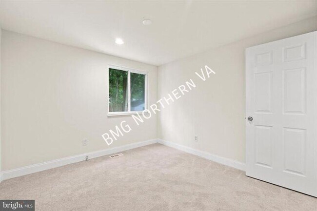 Building Photo - 8461 Yellow Leaf Ct