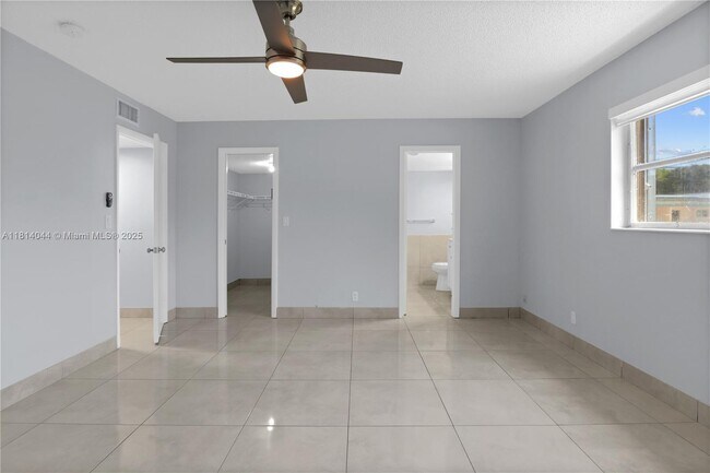 Building Photo - 4100 N 58th Ave