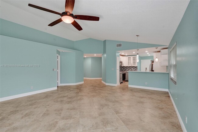 Building Photo - 8820 Woodside Ct