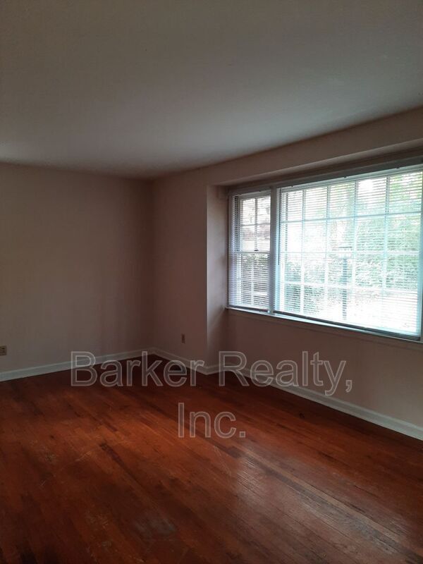 Building Photo - 2302 Lora Ln