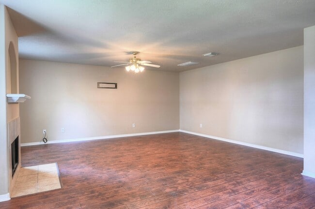 Building Photo - 21803 Manor Ct Dr