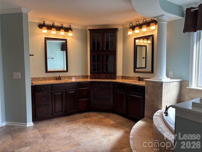 Building Photo - 8811 Tamarron Dr