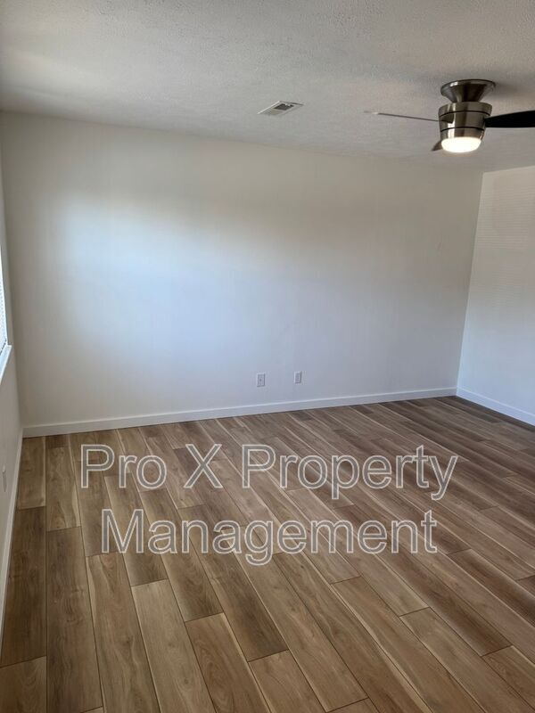 Building Photo - 615 E Bain St