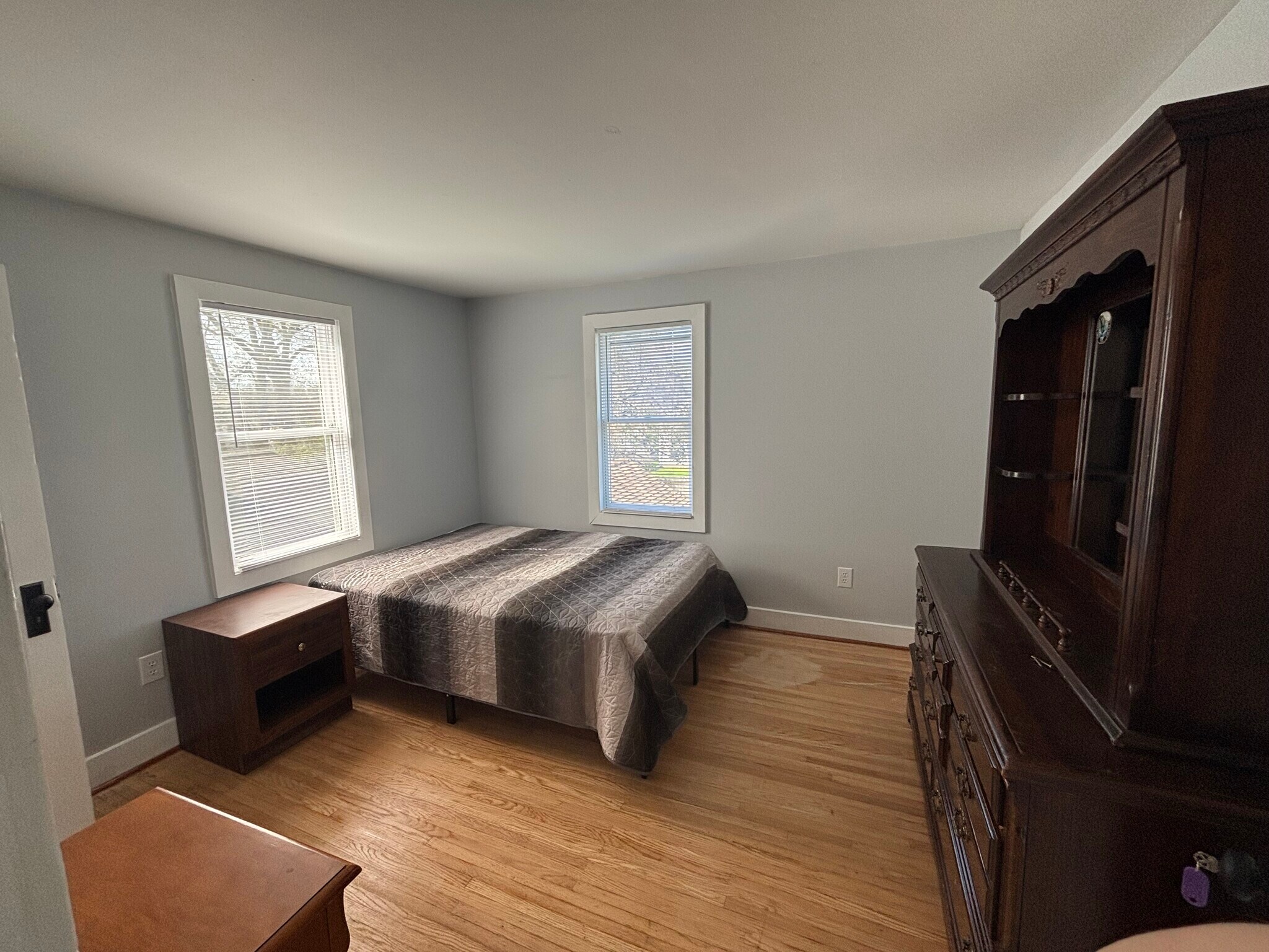 Building Photo - 18 Deland Park a