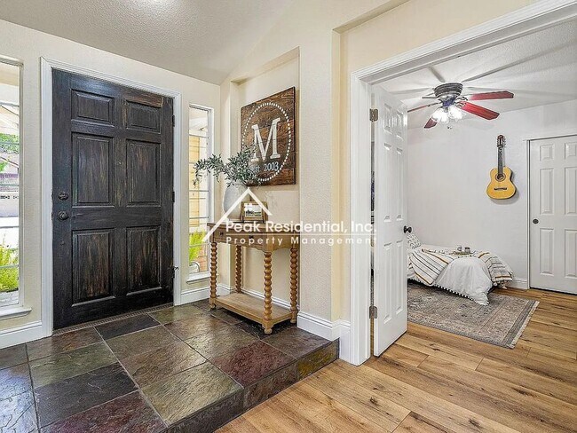 Building Photo - Updated 4bd/2ba Folsom Home with 3 Car Gar...