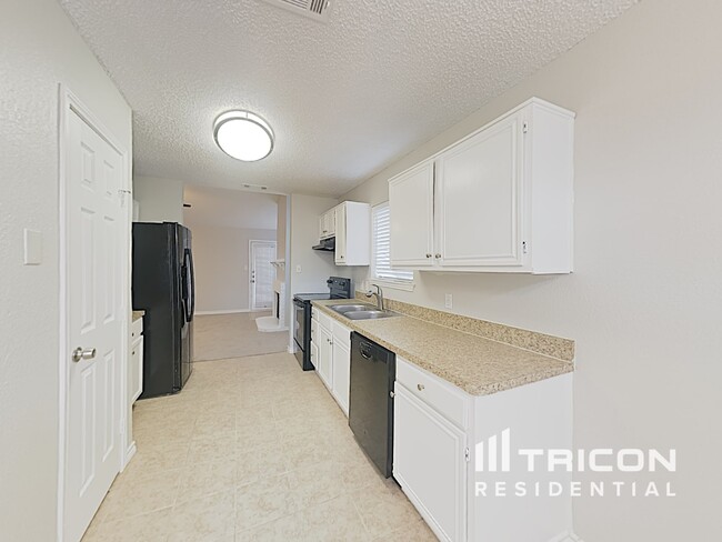 Building Photo - 1120 Hidden Creek Dr