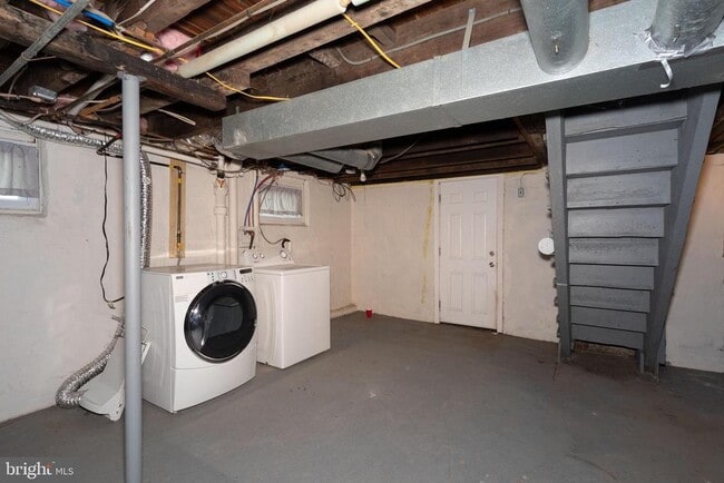 Building Photo - 732 N Tyson Ave