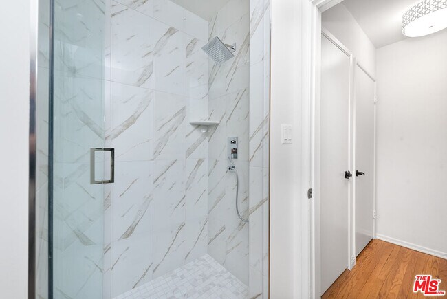 Building Photo - 1208 N Crescent Heights Blvd