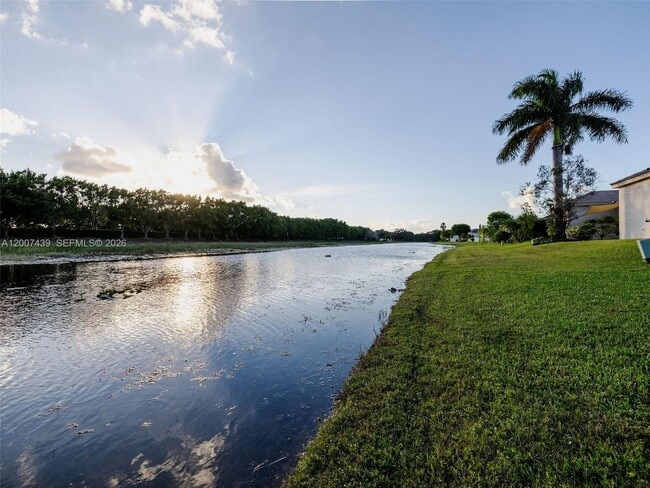 Building Photo - 801 Tanglewood Cir