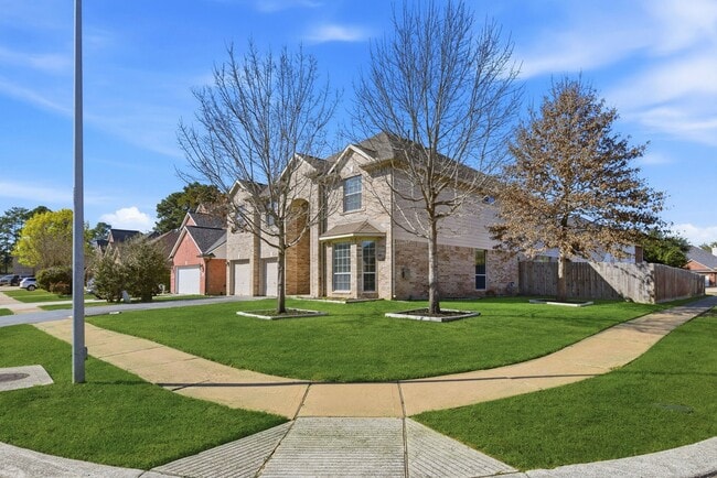 Building Photo - 13902 Oneida Ct