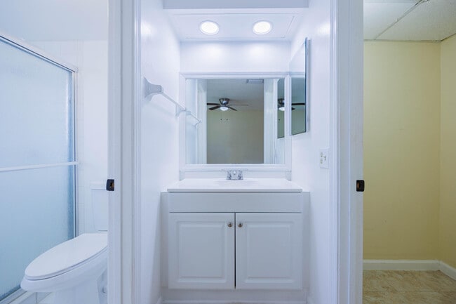 Building Photo - 4708 Oak Terrace Dr