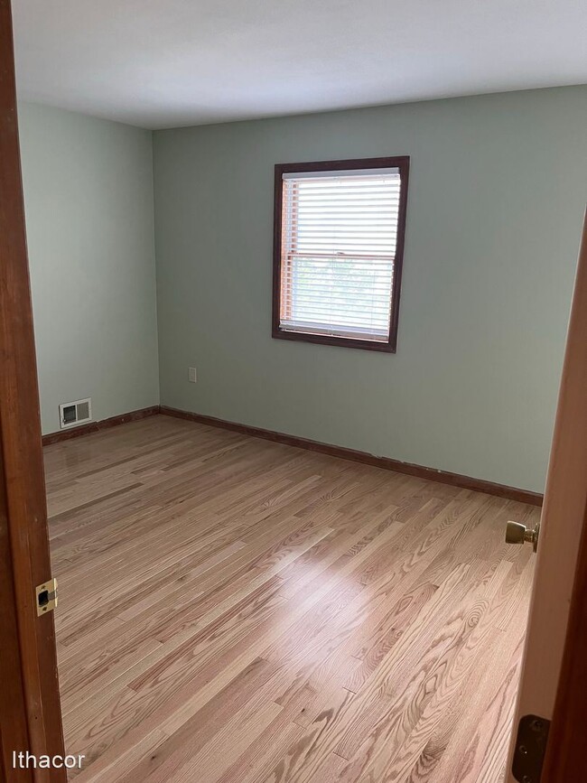 Building Photo - 3 br, 2.5 bath House - 169 Whitetail Dr