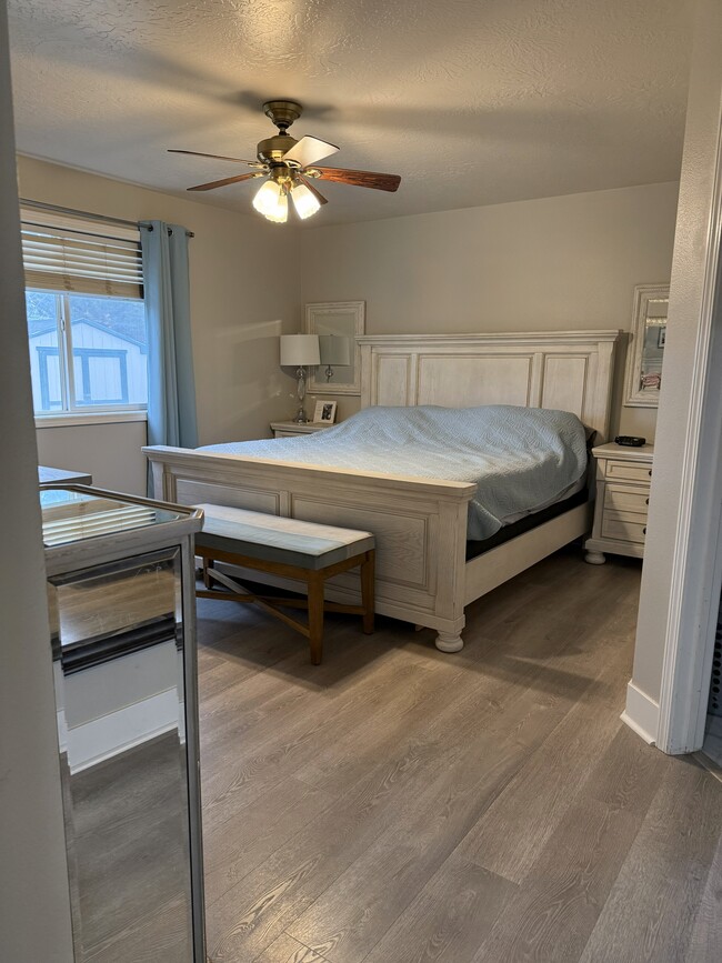 Building Photo - 443 NW Sandpiper Ave