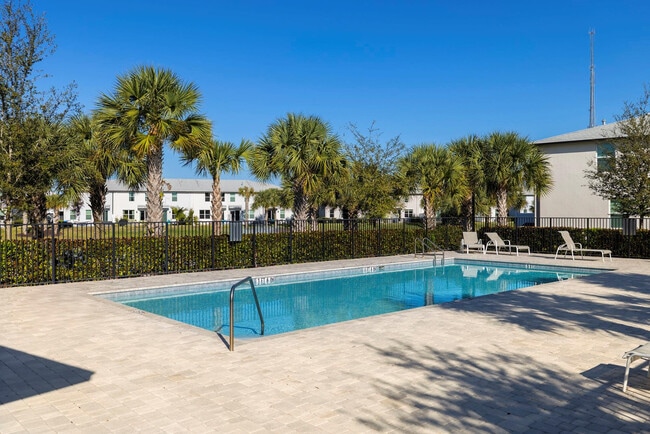 Building Photo - 1653 Lindley St