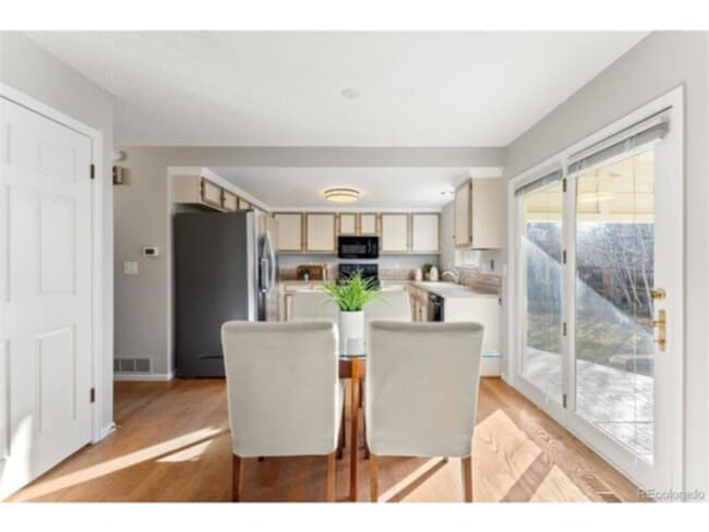 Building Photo - 7073 S Elm St