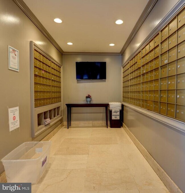 Building Photo - 1900 Lyttonsville Rd