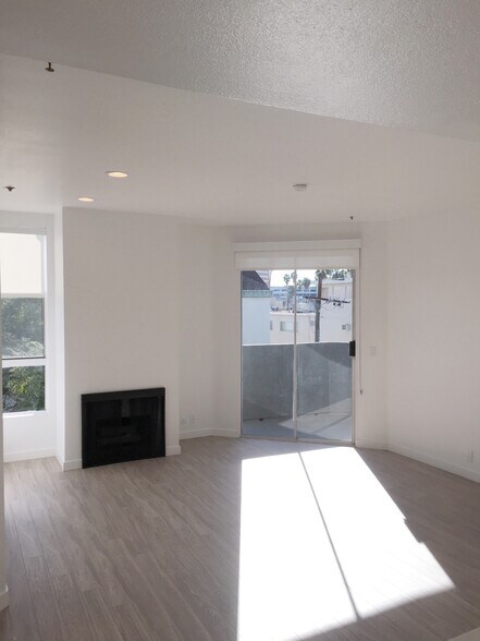 Building Photo - 8600 Burton Way