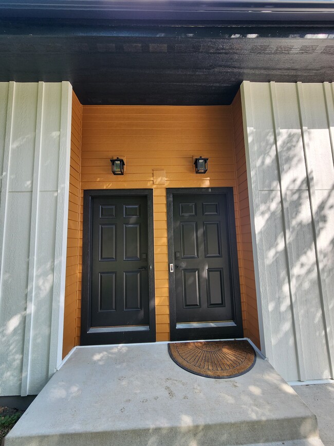 Beautiful entrance - 16251 Franklin Trl SE