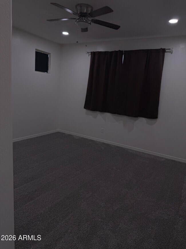 Building Photo - 2043 E Lantana Dr