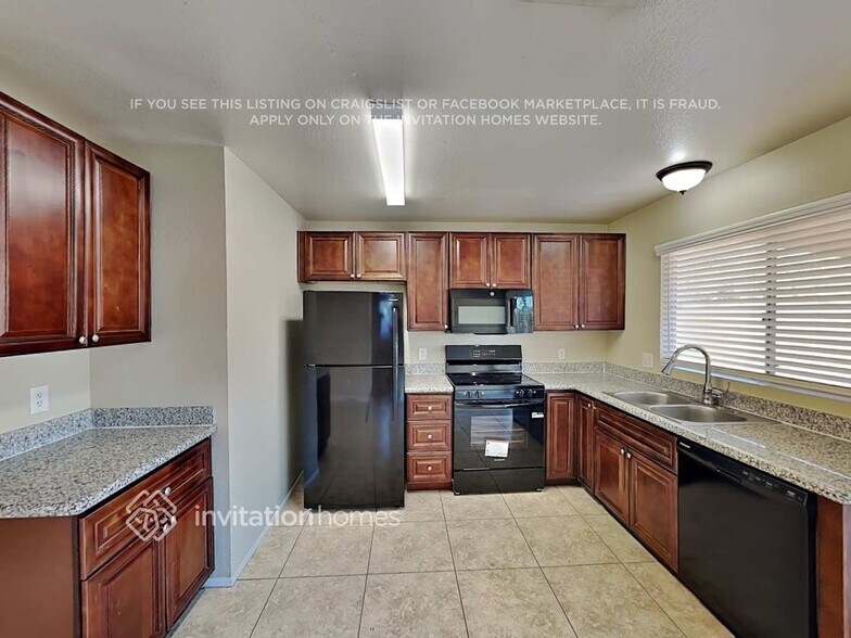 Building Photo - 7124 W Flower St