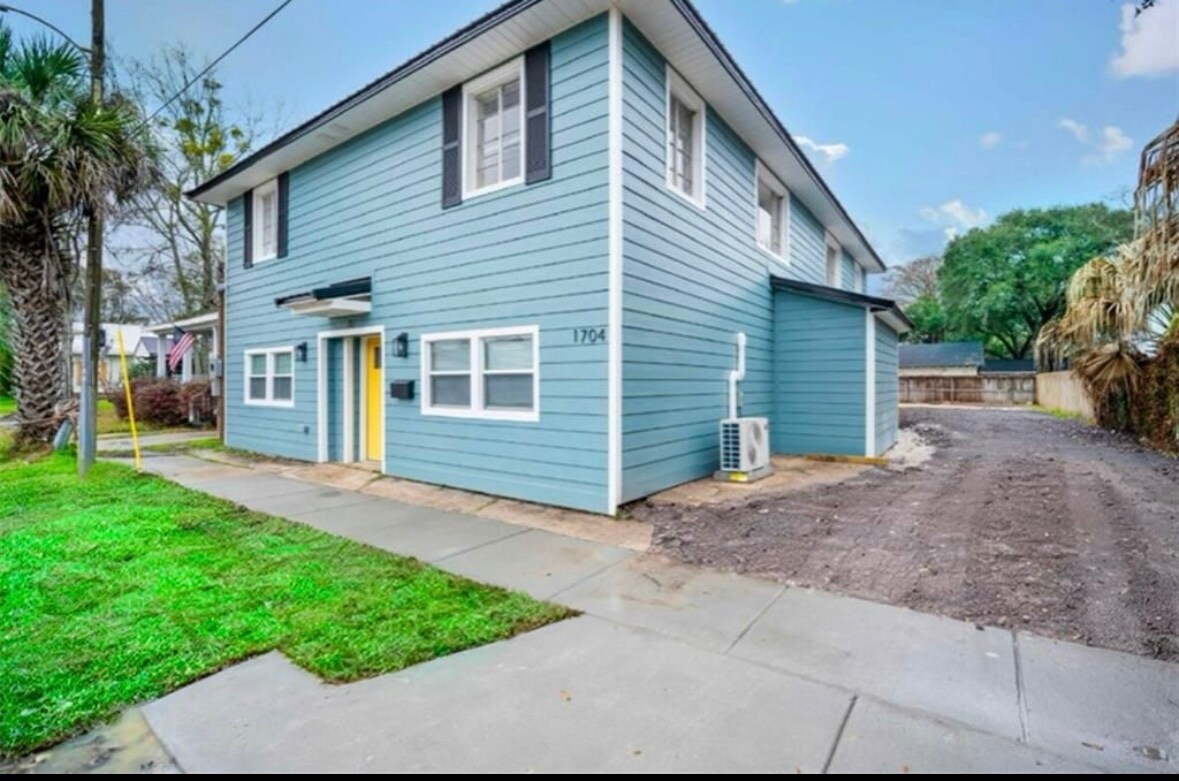 Building Photo - 1704 McGill Ave