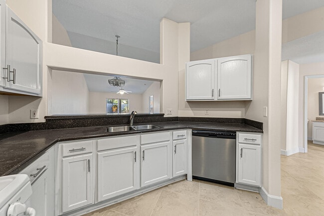 Building Photo - 277 Coastal Hill Dr