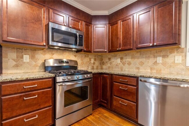 Building Photo - 3014 Skyland Dr NE