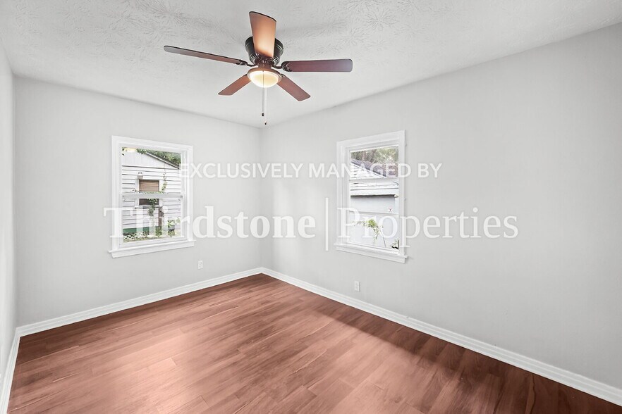 Building Photo - 3032 W 5th St