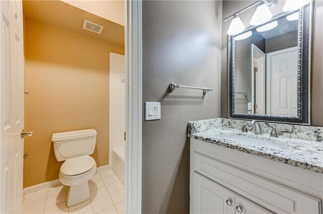 Building Photo - 2745 Lenox Rd NE