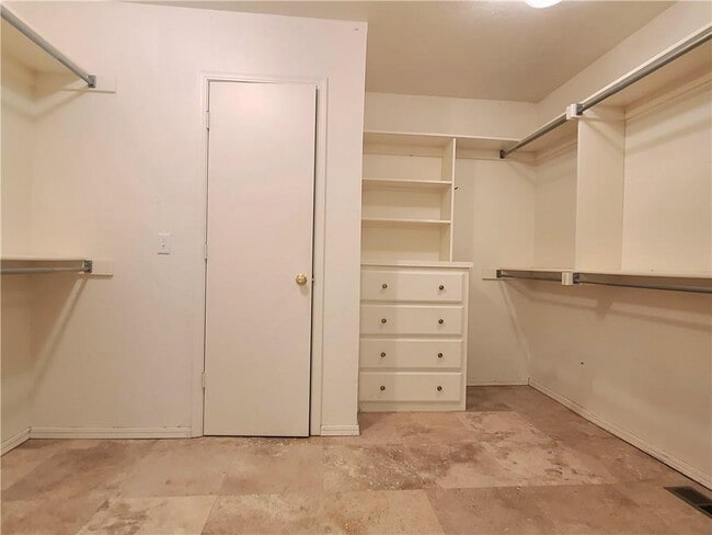 Building Photo - 5604 NW 106th St