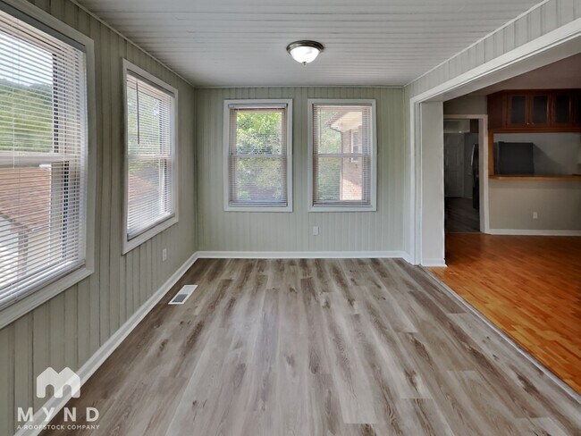 Building Photo - 2308 Oakstone Cir