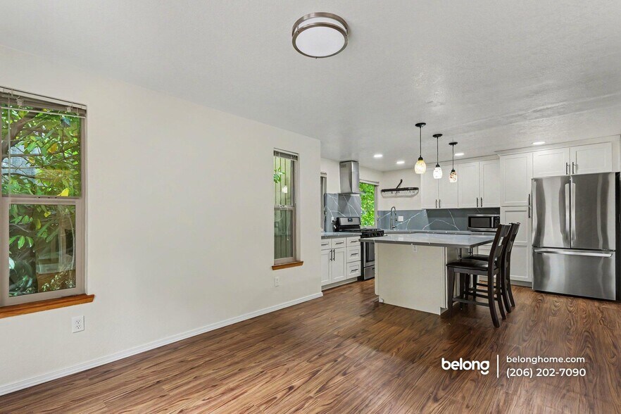 Building Photo - 14124 Phinney Ave N