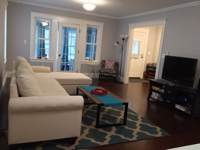 Building Photo - Breathtaking gorgeous 2bd unit in a quiet ...