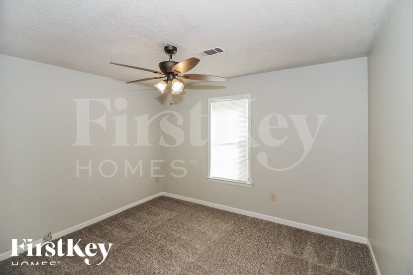 Building Photo - 6614 Red Birch Dr