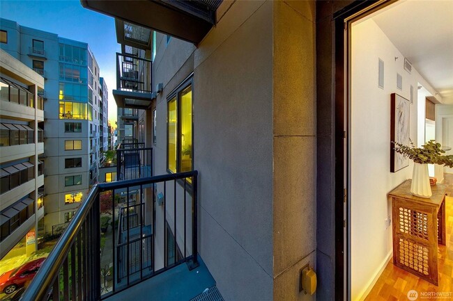 Building Photo - 2bd/2ba Seattle Condo