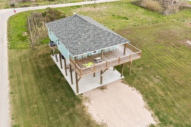 Building Photo - 1062 Cedar Ln