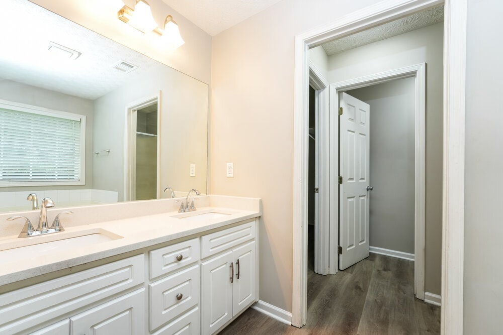 Building Photo - 663 Stonecrest Dr