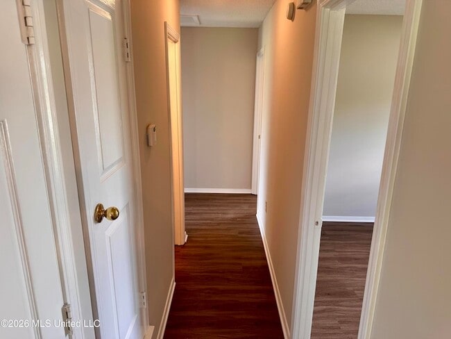 Building Photo - 10515 Oak Leaf Dr