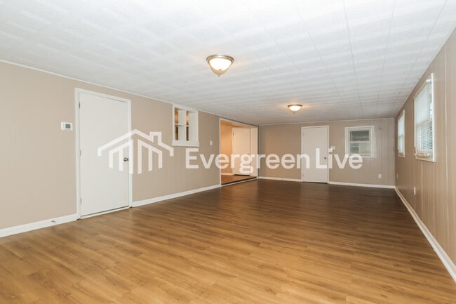 Building Photo - 603 W Martindale Rd