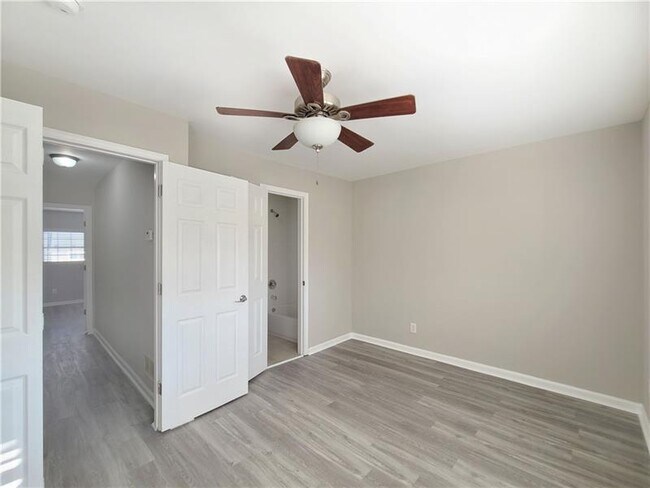 Building Photo - 2406 Campbellton Rd SW