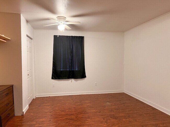 Building Photo - OWN961