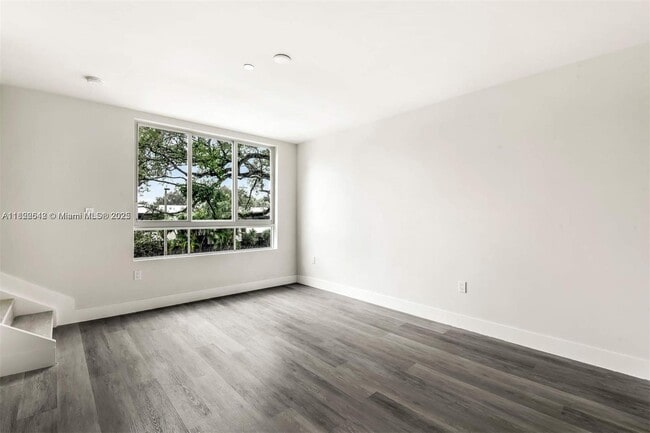 Building Photo - 2555 NE 193rd St