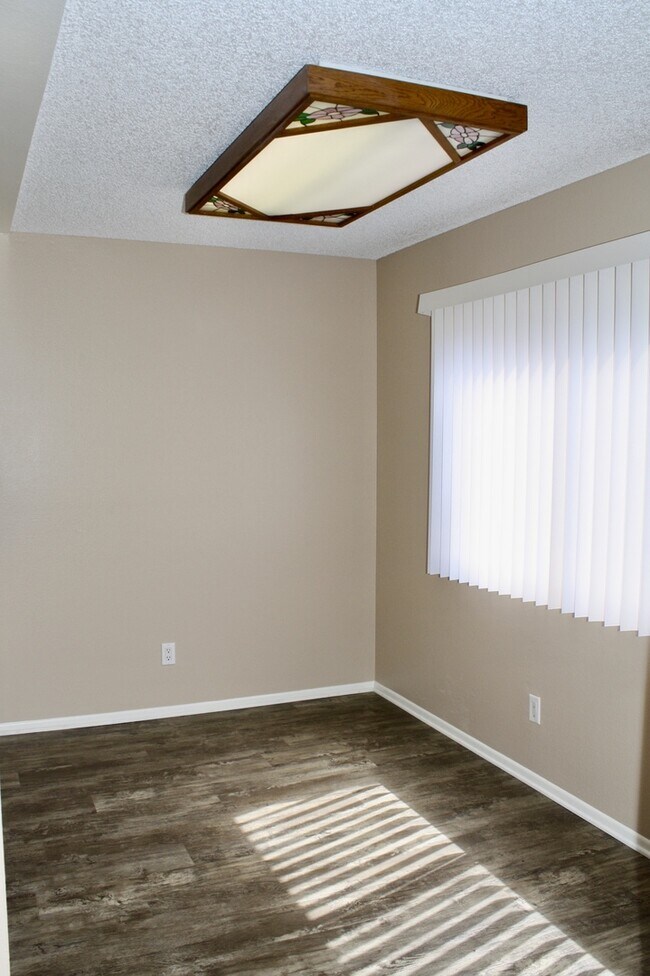 Building Photo - Large 2 Bedroom 2 Bath Condo with 1 Parking Space in Long Beach Coming Soon!