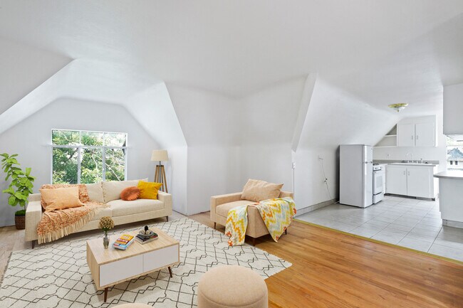 Building Photo - 872 N Clarkson